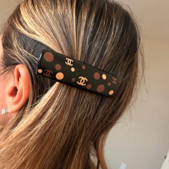 🤎CHANEL Black and Tan Polka Dot Hair Clip ✨